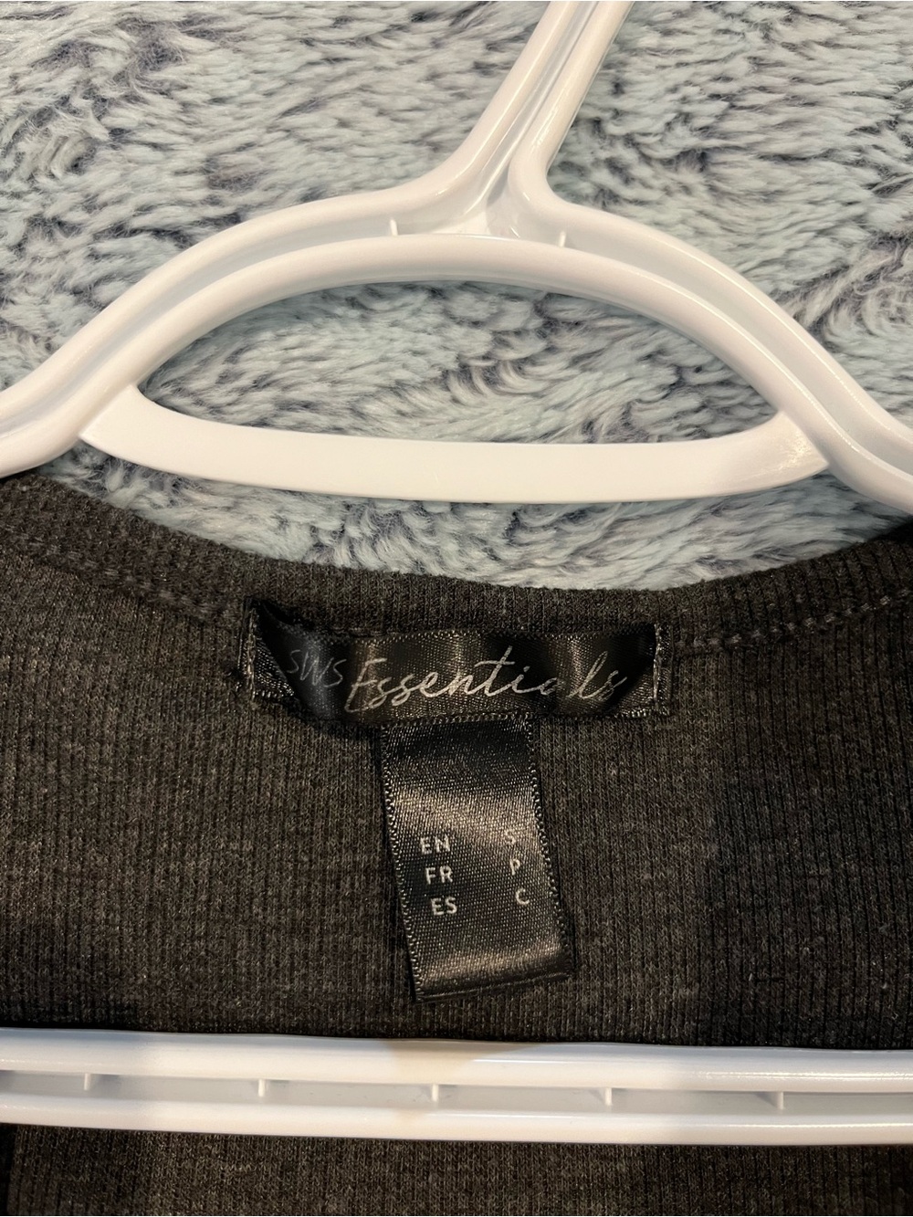 V-Neck Ribbed Tank - Picture 4 of 4